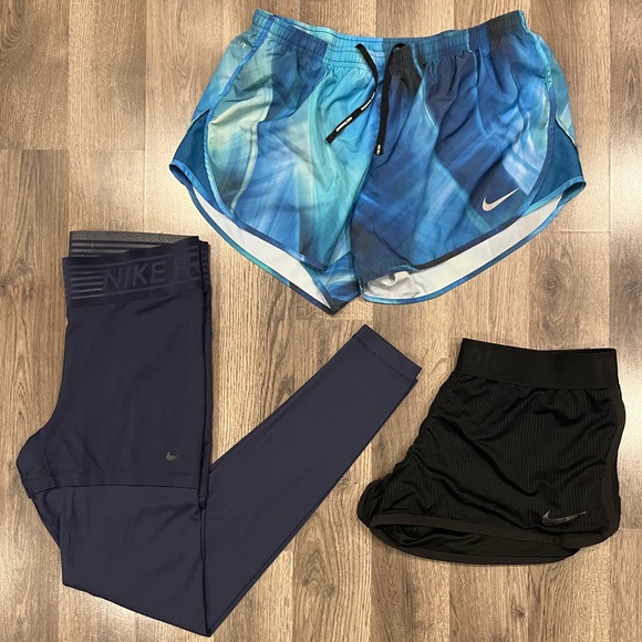 Nike Bundle - Picture 1 of 4